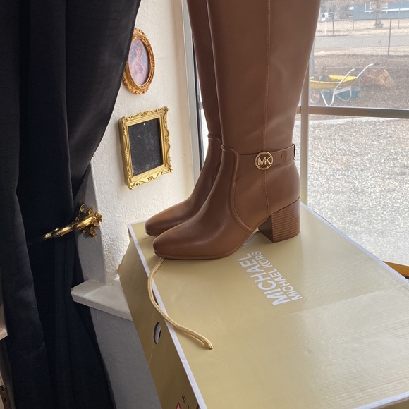 Michael Kors tall brown boots - Picture 7 of 7